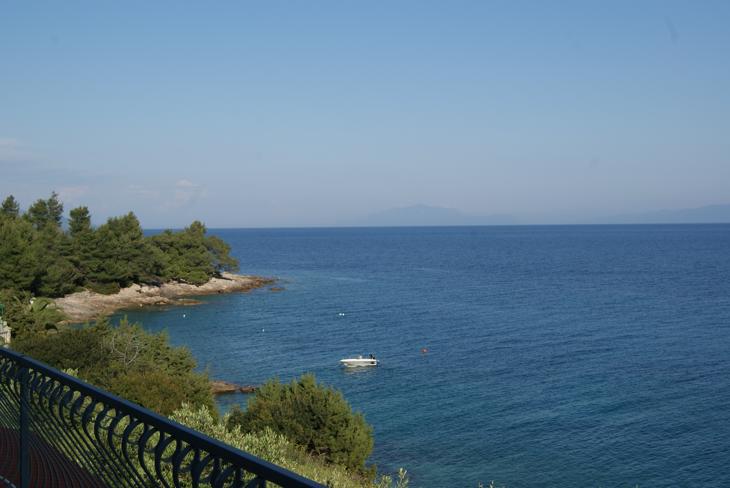 Two bedroom apartment near beach Zavala, Hvar  A-e