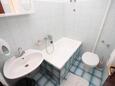 Bathroom 3 Milna, Bathroom 3 in the apartment, WiFi.