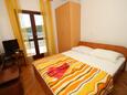 Bedroom 3 Milna, Bedroom 3 in the apartment, air condition available and WiFi.