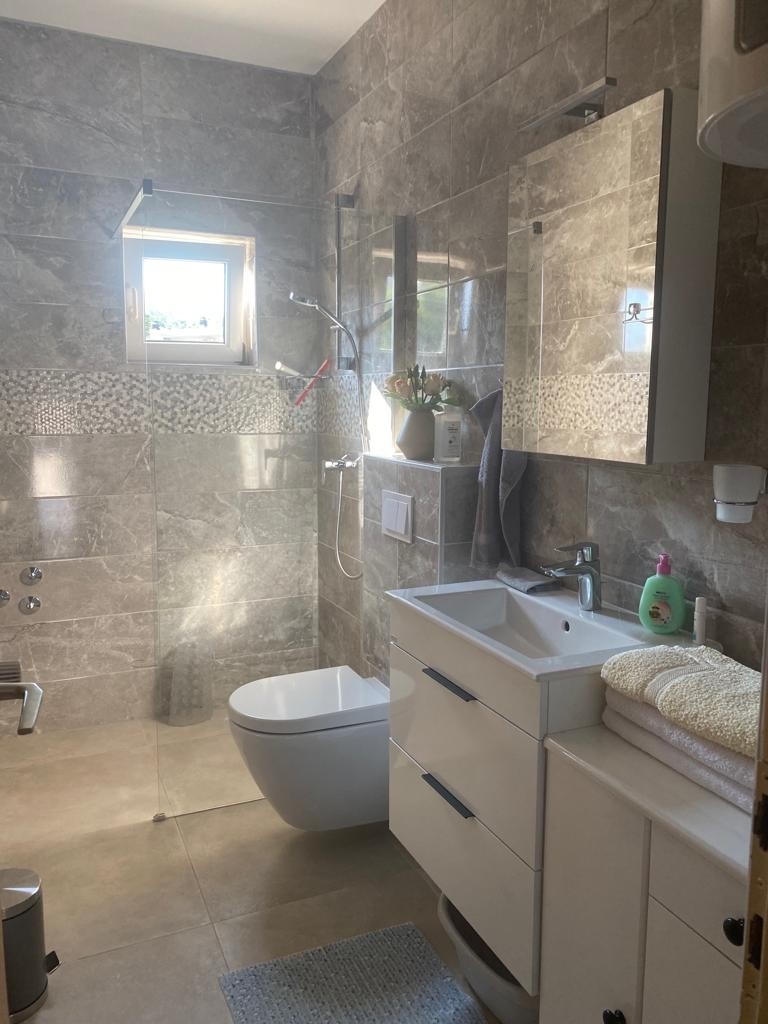 Two bedroom apartment with terrace and sea view Novi Vinodolski  A-a
