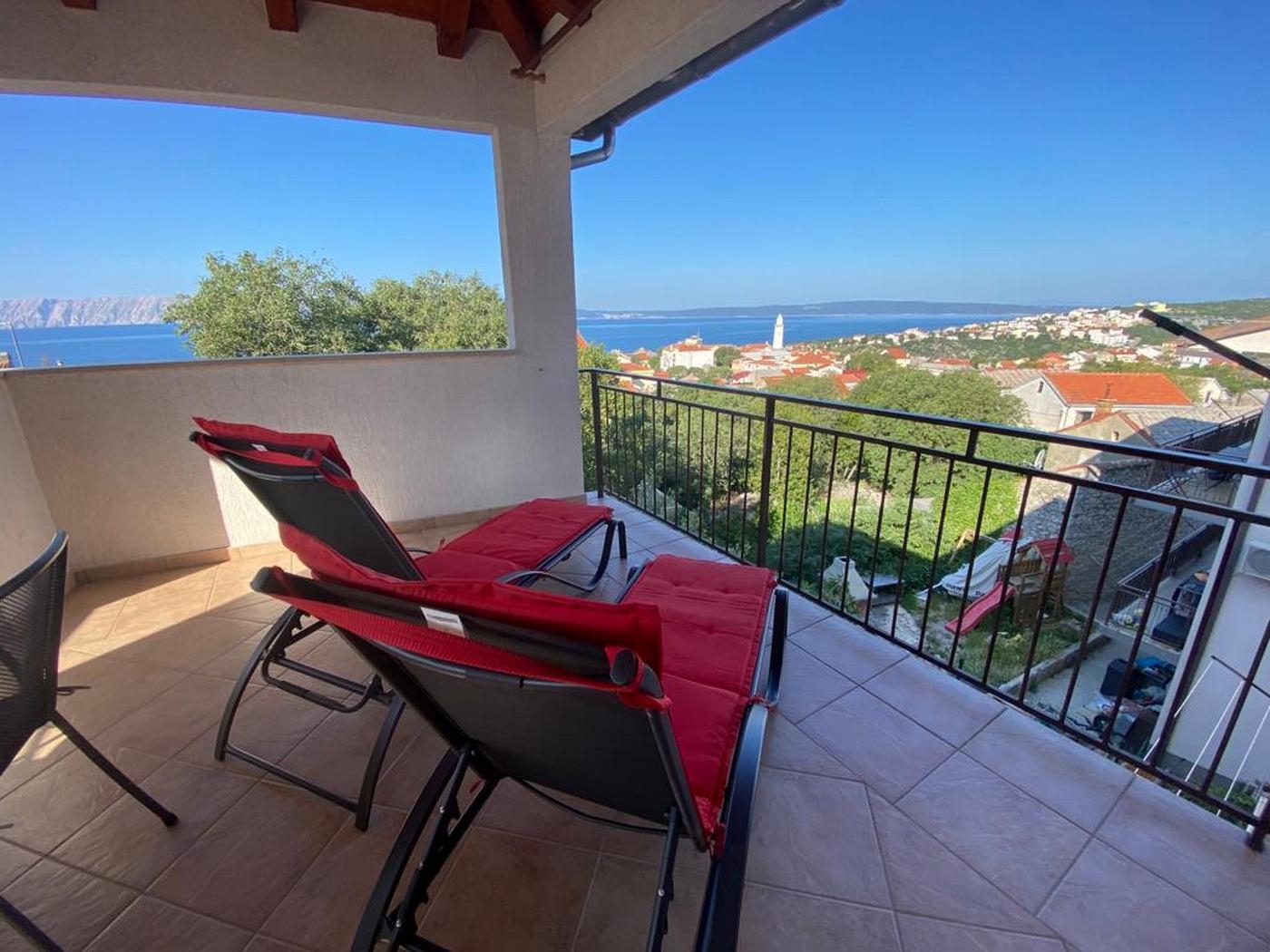 Two bedroom apartment with terrace and sea view Novi Vinodolski  A-a