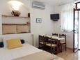 Dining room Klenovica, Dining room in the apartment, air condition available and WiFi.