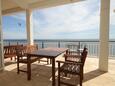 Terrace Milna, Terrace in the room, with a sea view and WiFi.