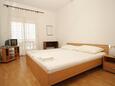 Bedroom Milna, Bedroom in the room, air condition available and WiFi.