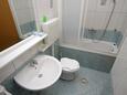 Senj, Bathroom in the studio-apartment, (pet friendly) and WiFi.