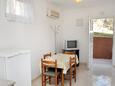 Senj, Dining room in the apartment, air condition available and WiFi.