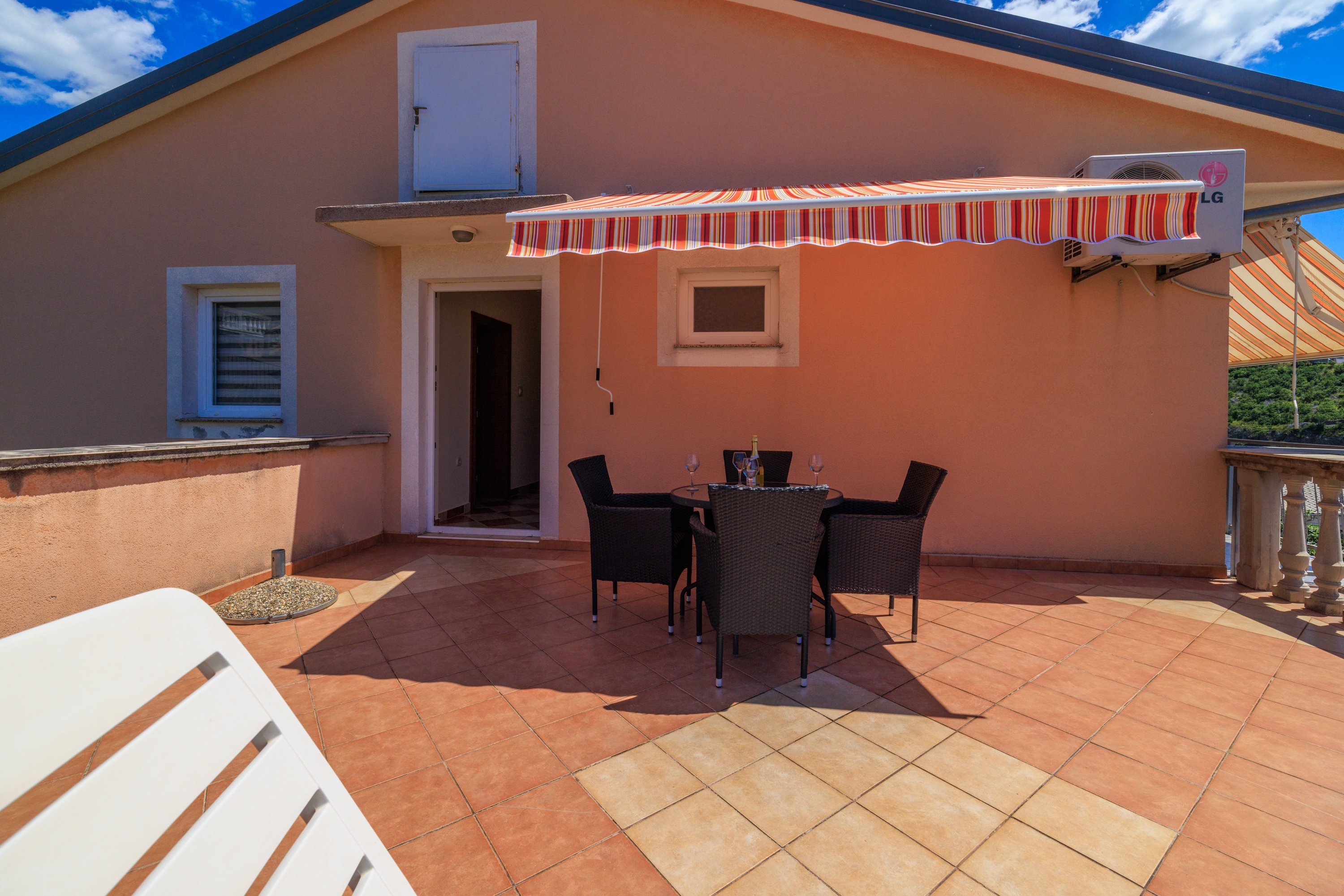 One bedroom apartment with terrace and sea view Senj  A-c