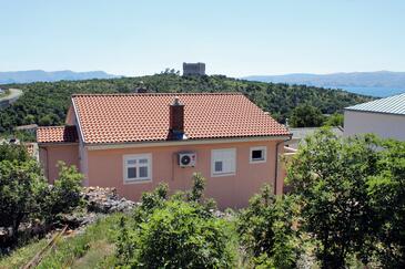 Senj, Senj, Objekt 5569 - Apartmani i sobe sa šljunčanom plažom.