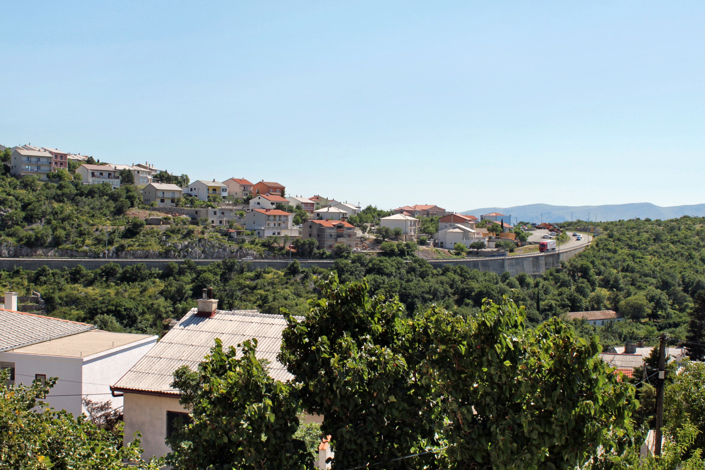 Room with balcony and sea view Senj  S-a