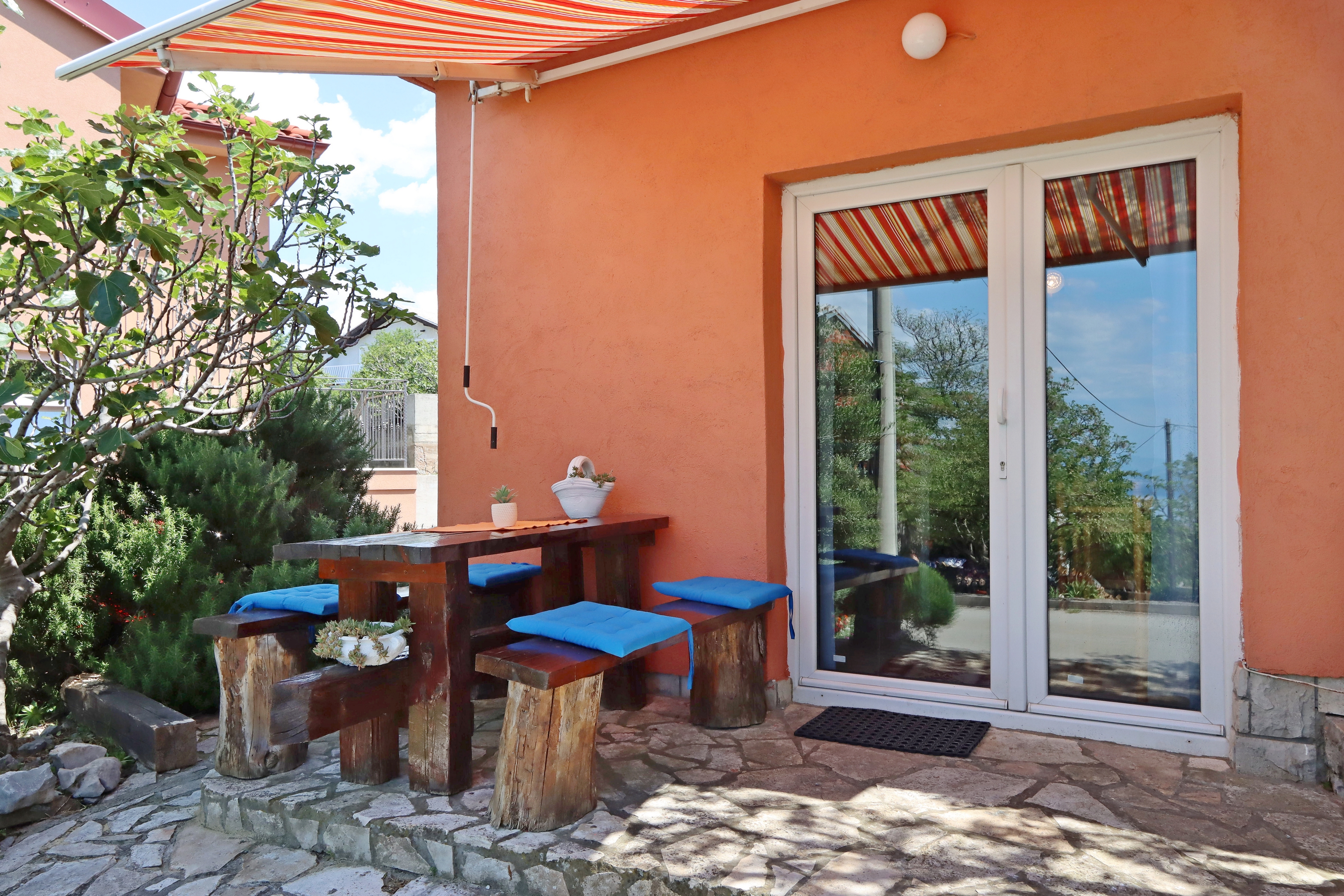 One bedroom apartment with terrace and sea view Senj  A-c