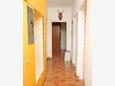 Senj, Pasillo in the apartment, air condition available y WiFi.