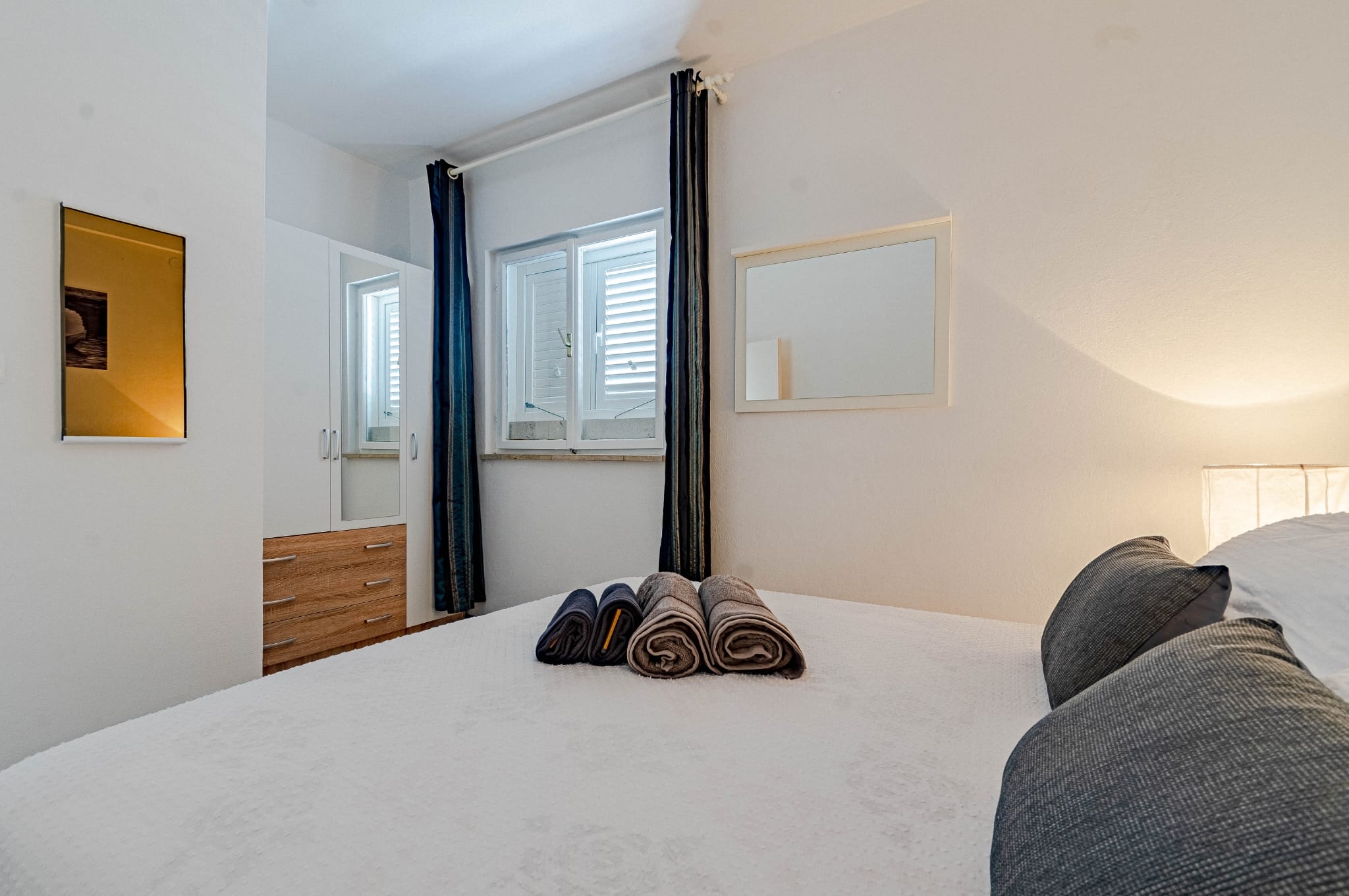 Three bedroom apartment with terrace and sea view Tri Žala, Korčula  A-e