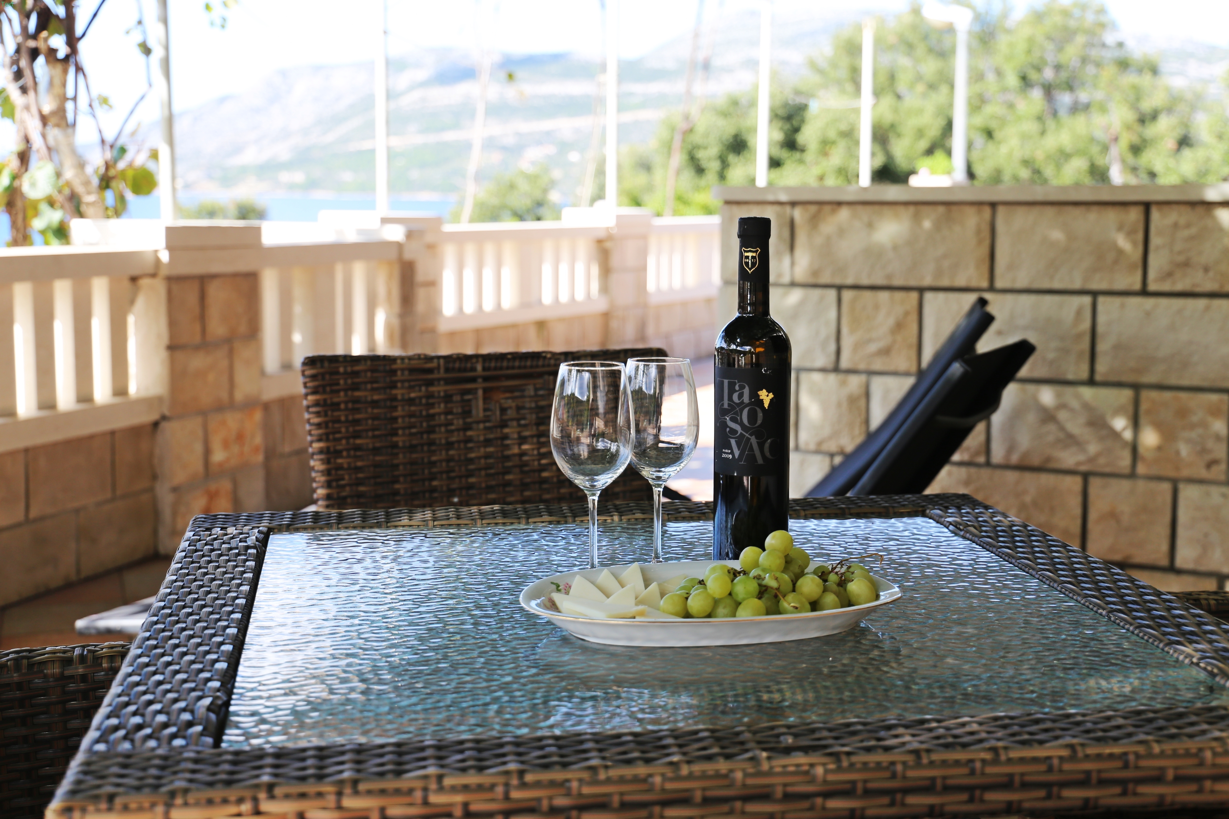 Three bedroom apartment with terrace and sea view Tri Žala, Korčula  A-e