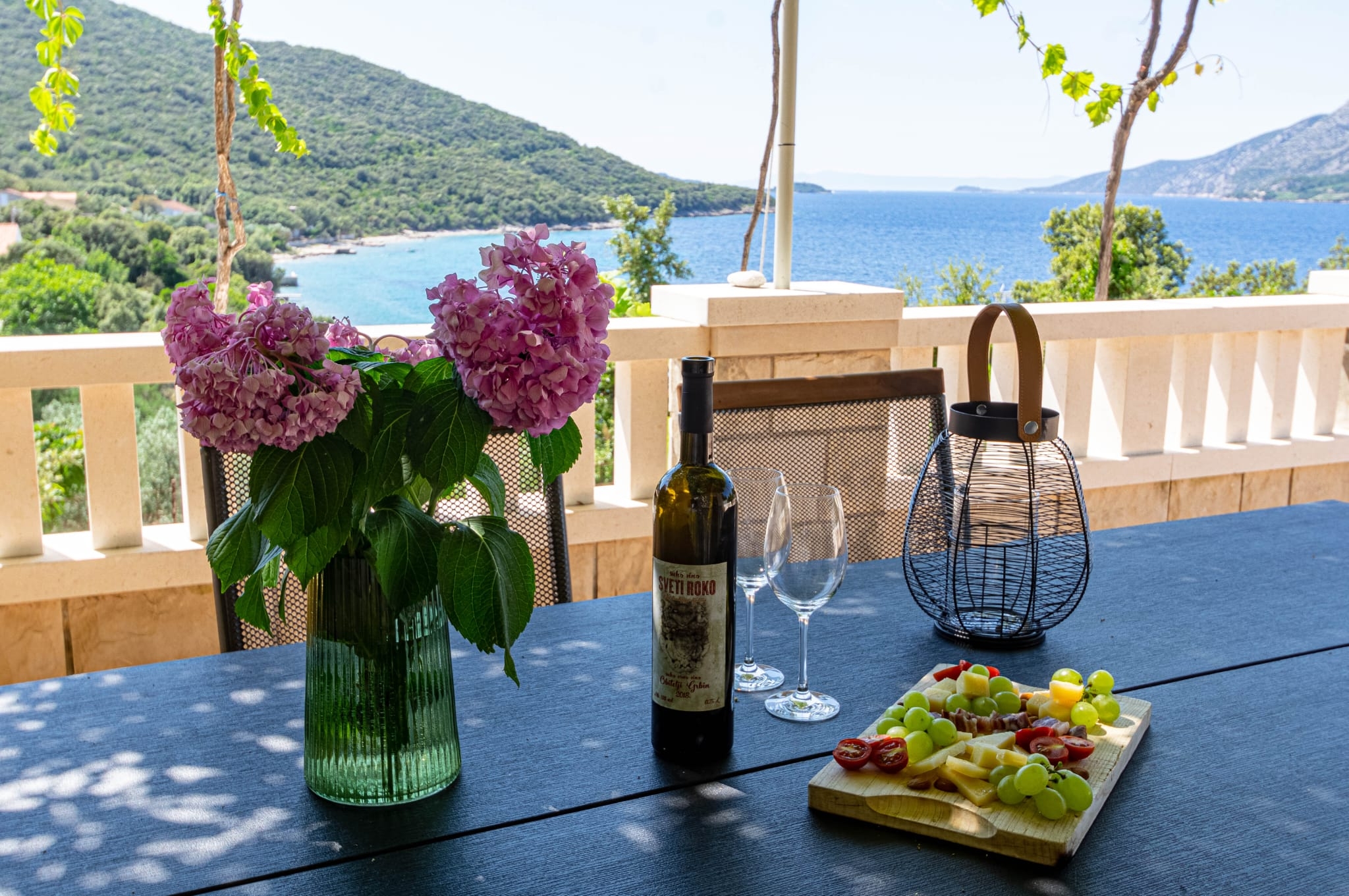 Three bedroom apartment with terrace and sea view Tri Žala, Korčula  A-e