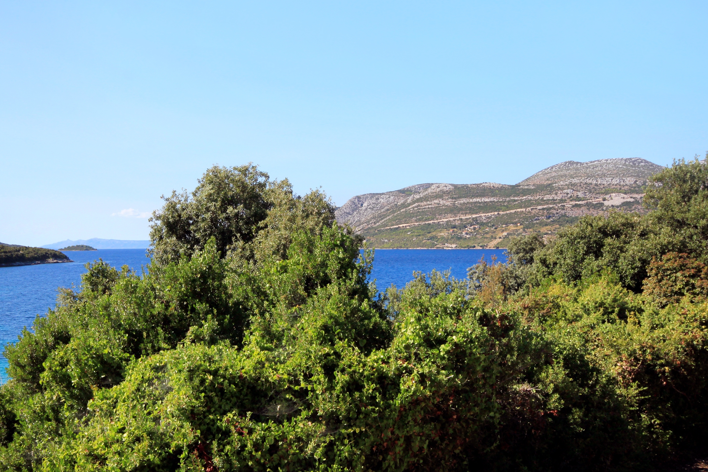 Three bedroom apartment with terrace and sea view Tri Žala, Korčula  A-e