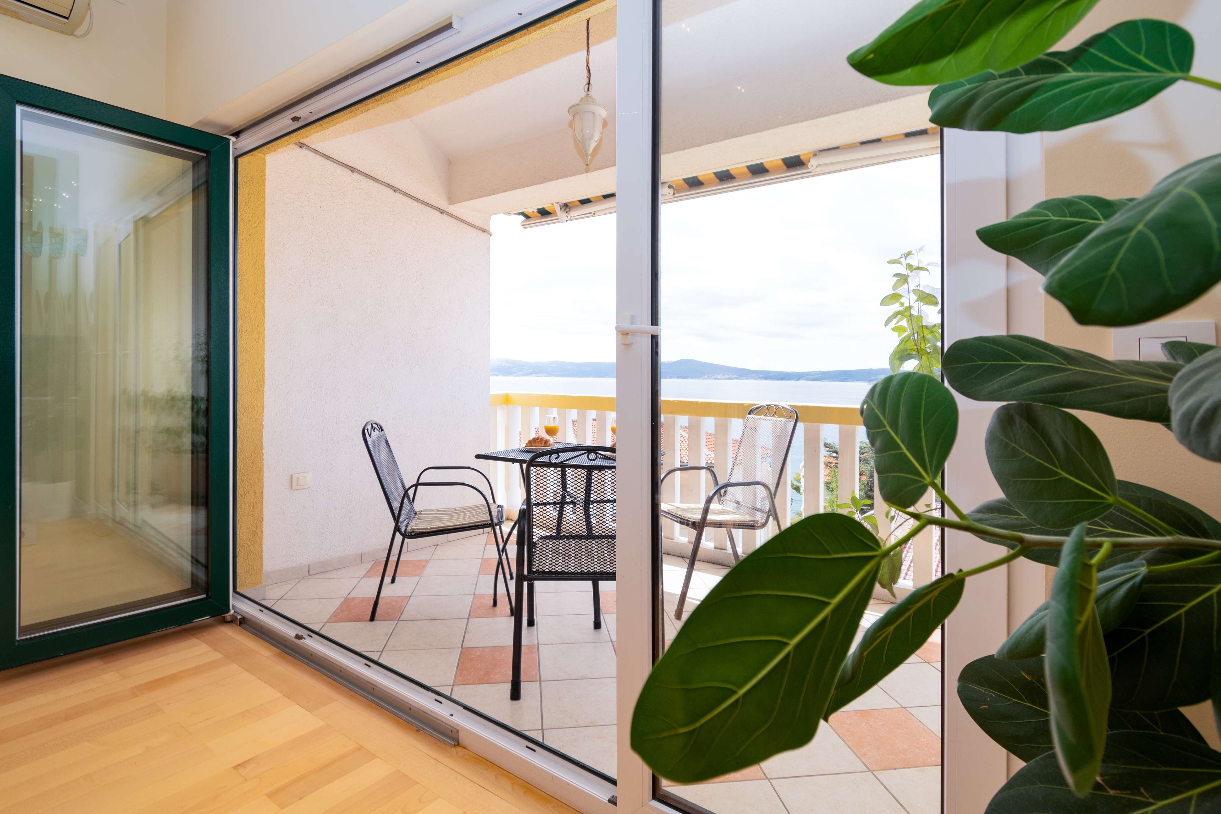 Two bedroom apartment with balcony and sea view Crikvenica  A-c