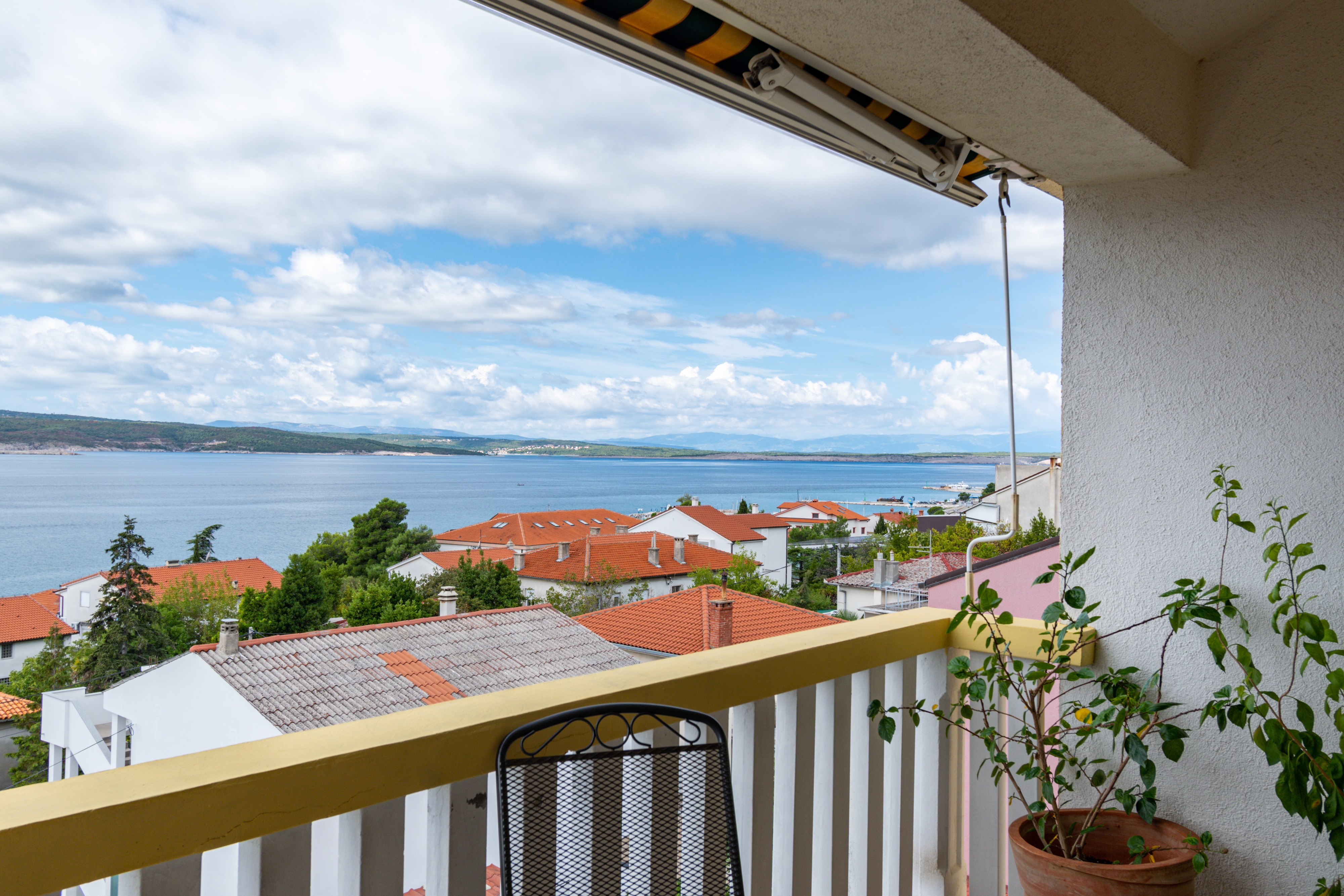 Two bedroom apartment with balcony and sea view Crikvenica  A-c