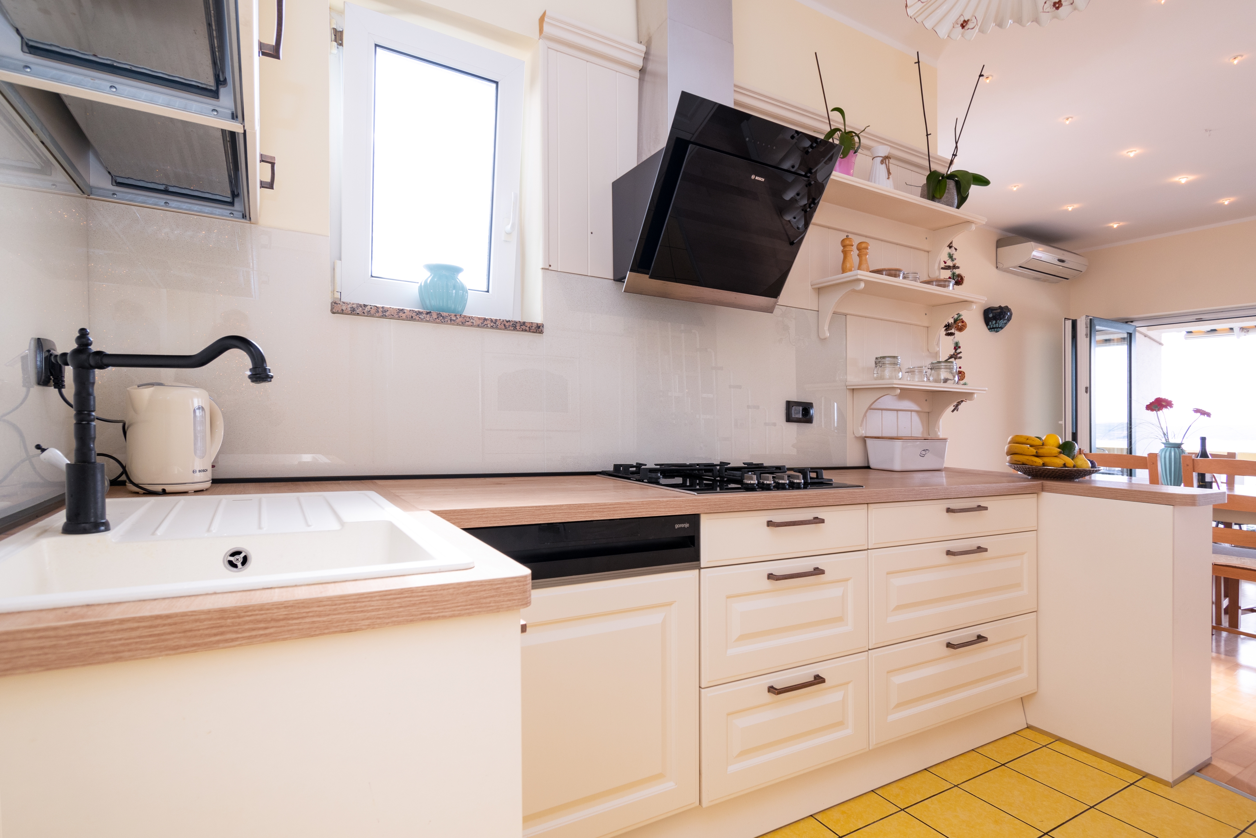 Two bedroom apartment with balcony and sea view Crikvenica  A-c