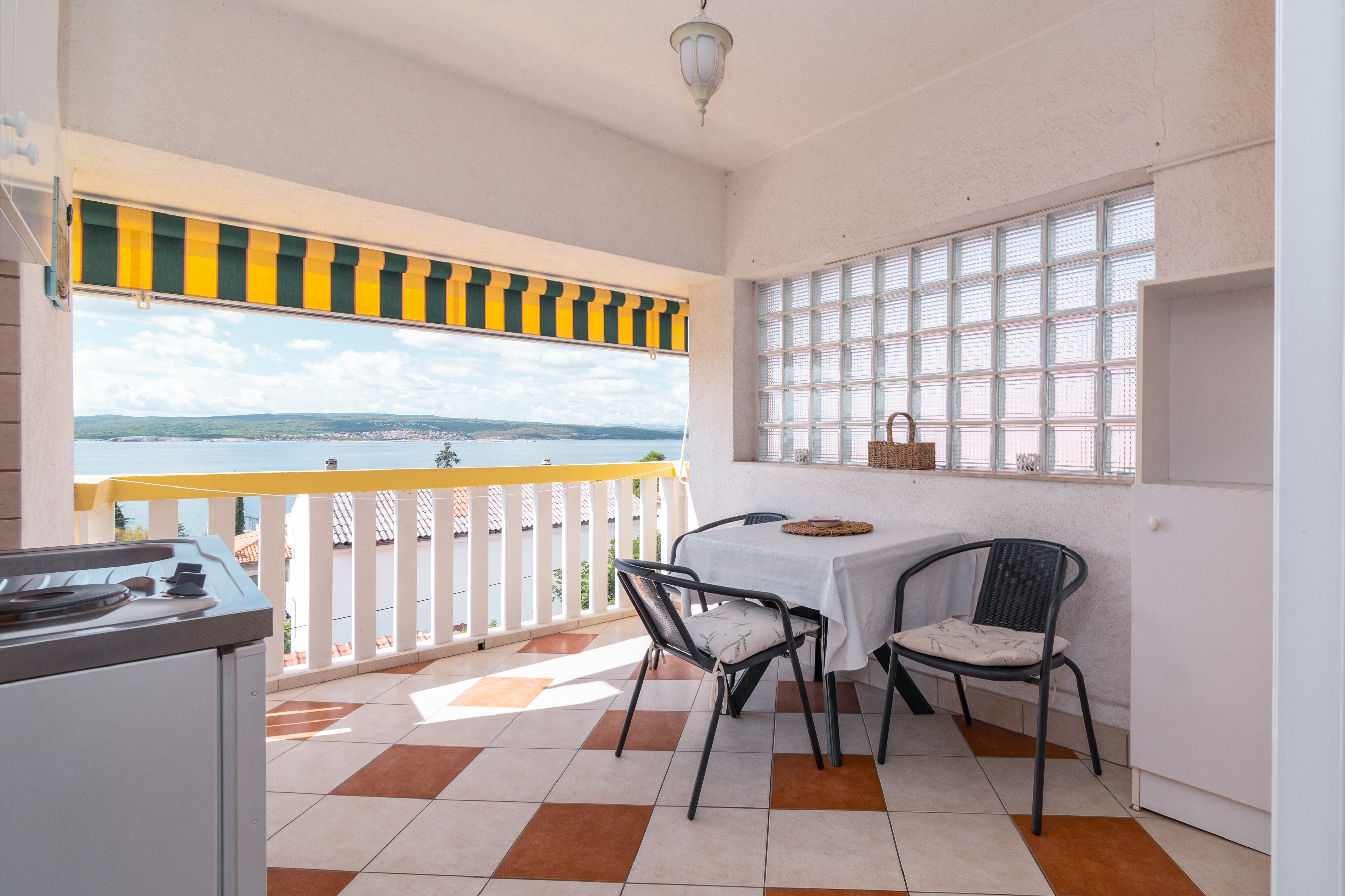 Studio flat with terrace and sea view Crikvenica (AS-5585-c)