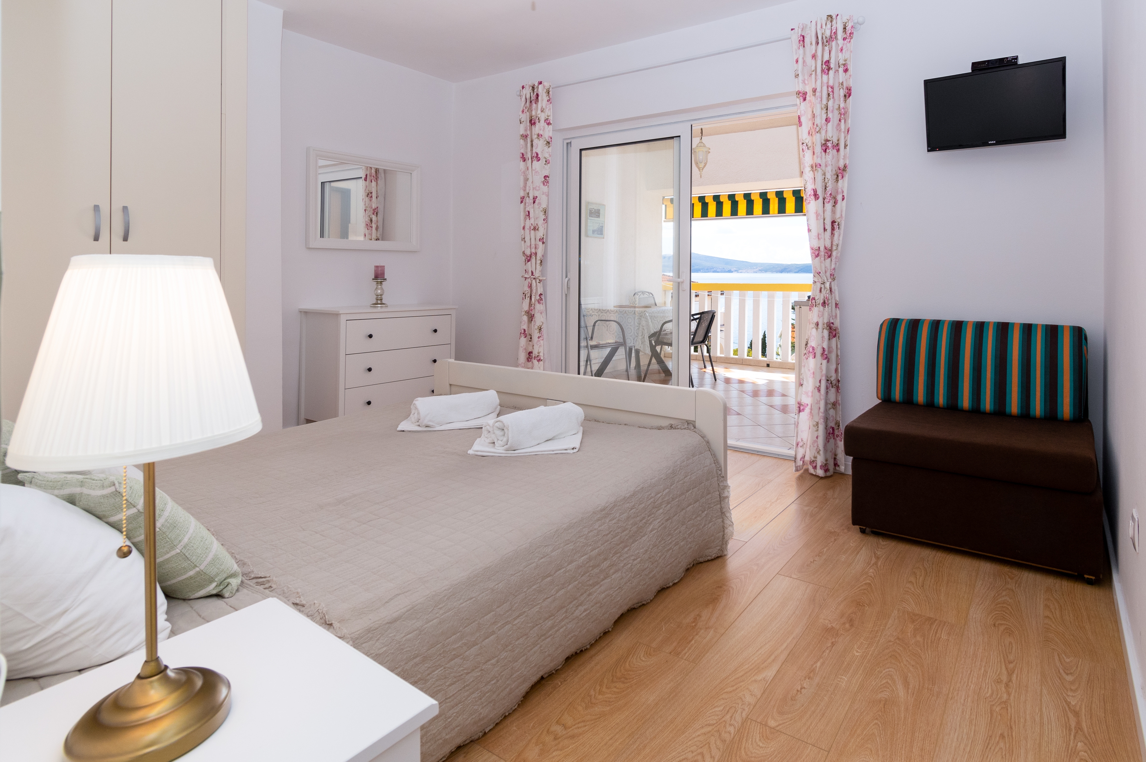 Studio flat with terrace and sea view Crikvenica (AS-5585-d)