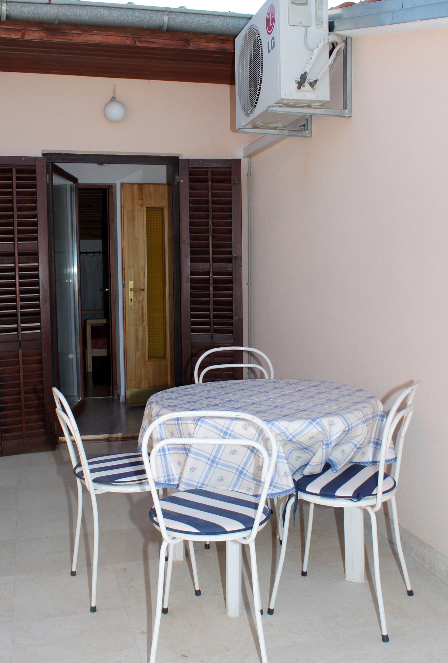 Two bedroom apartment with terrace and sea view Novi Vinodolski  A-a