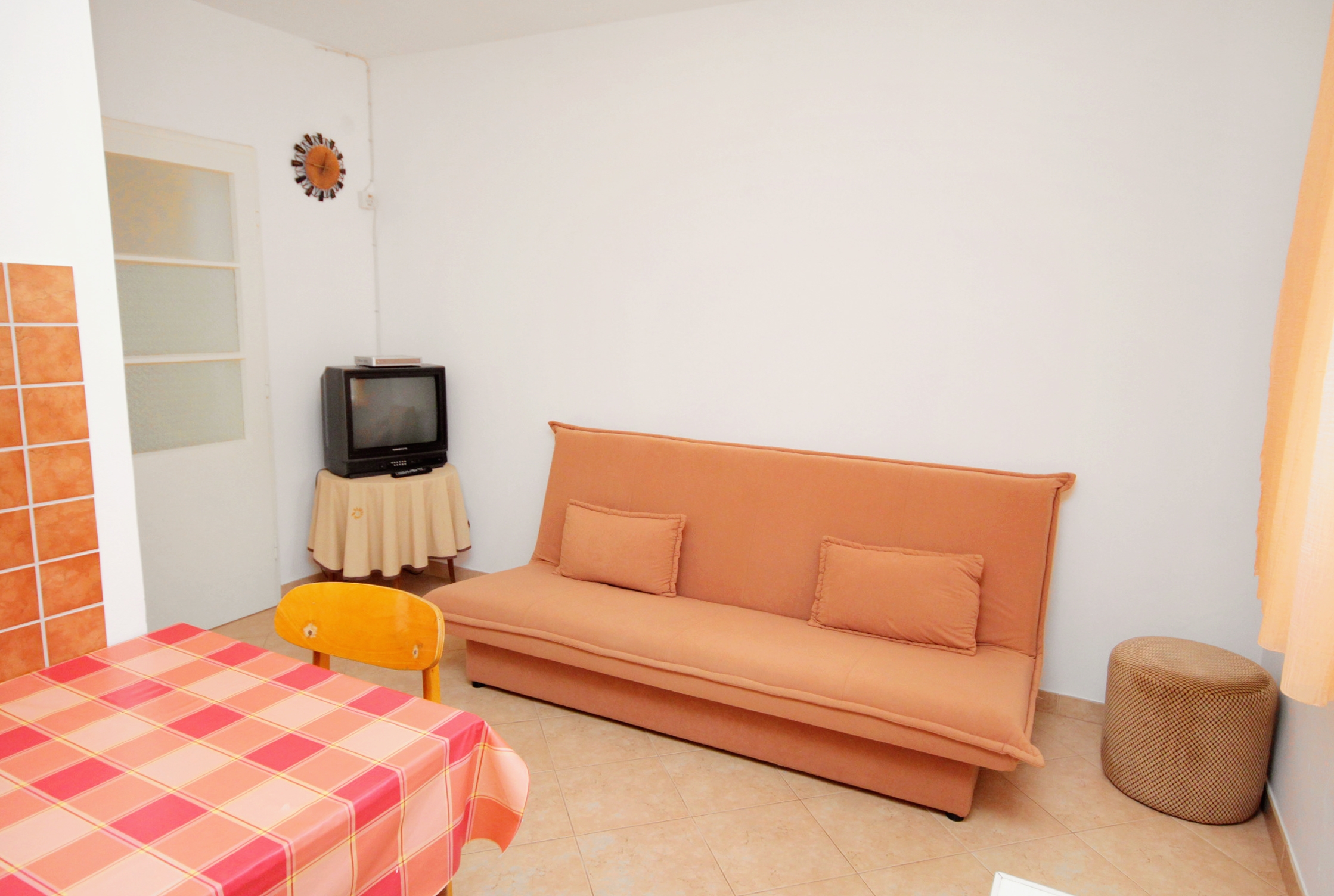 One bedroom apartment with terrace Novi Vinodolski (A-5587-c)