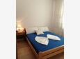 Spavaća soba 2 Dramalj, Spavaća soba 2 u smještaju tipa apartment, dostupna klima i WiFi.