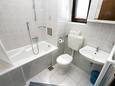 Ванная комната 1 Novi Vinodolski, Ванная комната 1 в размещении типа apartment, WiFi.