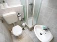 Ванная комната 2 Novi Vinodolski, Ванная комната 2 в размещении типа apartment, WiFi.