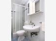 Novi Vinodolski, Bathroom in the studio-apartment, WiFi.