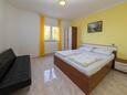 Ložnice 2 Dramalj, Ložnice 2 v ubytování typu apartment, domácí mazlíčci povoleni a WiFi.