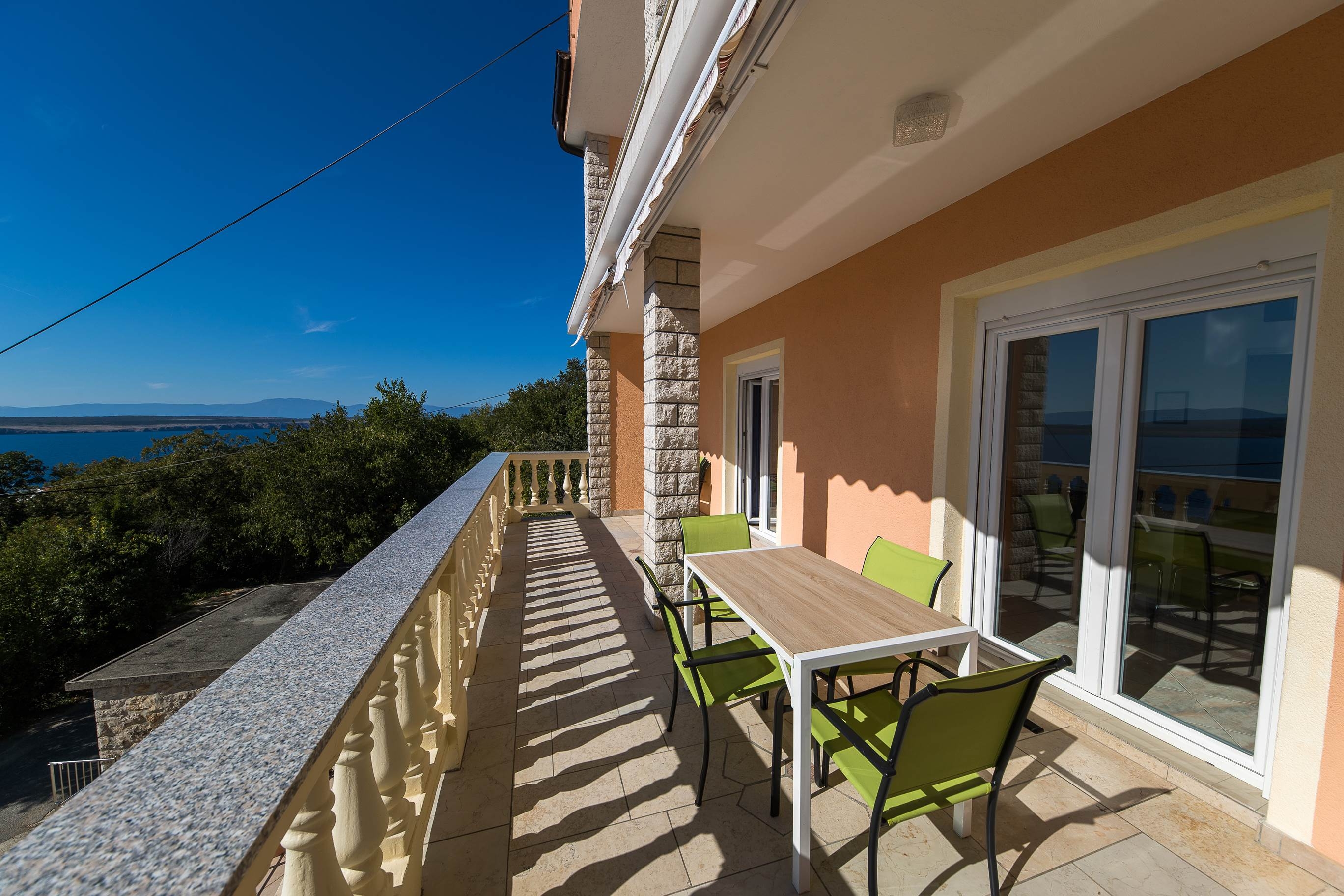 Three bedroom apartment with terrace and sea view Dramalj, Crikvenica  A-c