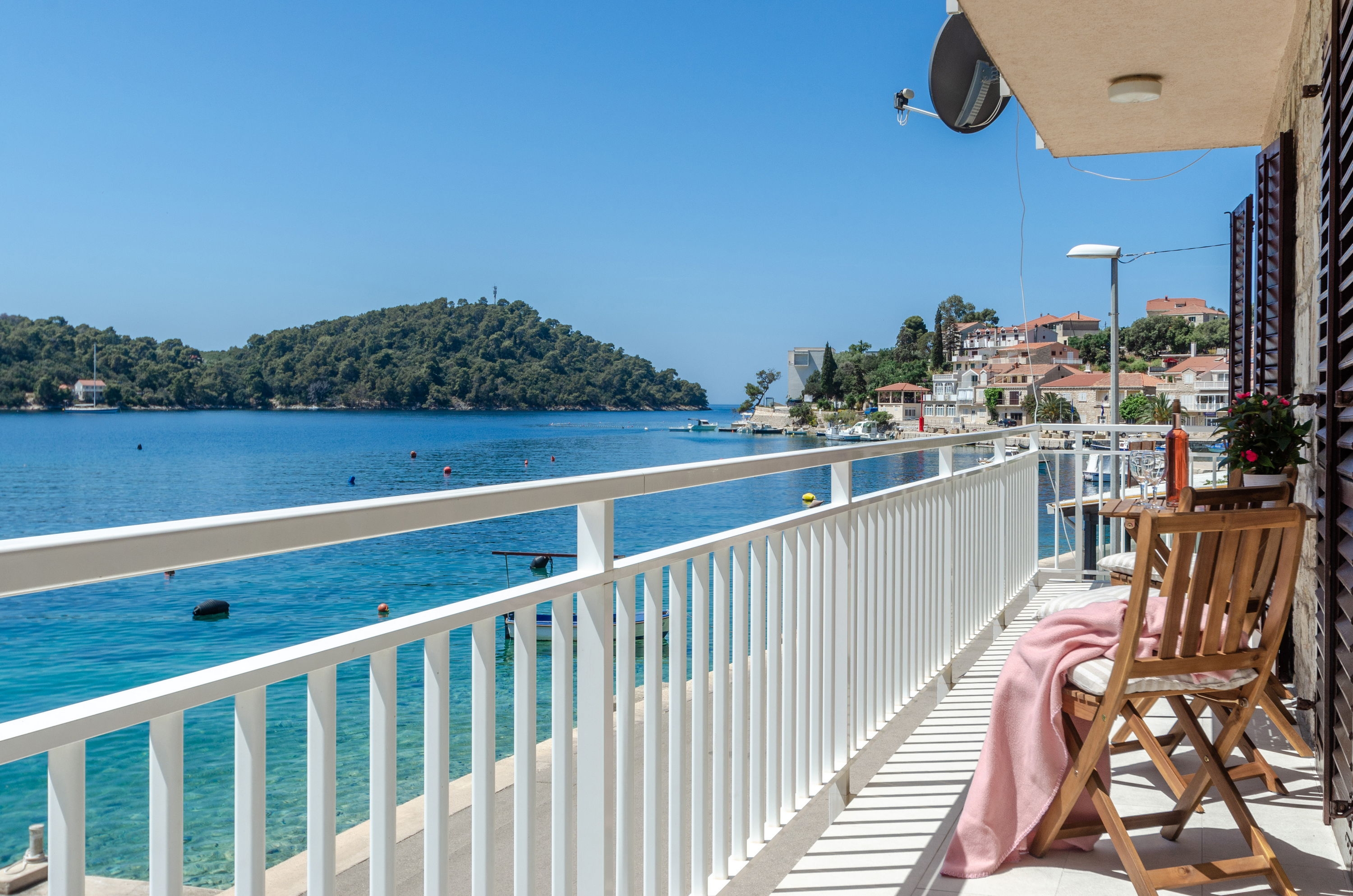 Two bedroom apartment with balcony and sea view Brna, Korčula (A-561-a) Two bedroom apartment with balcony and sea view Brna, Korčula (A-561-a)