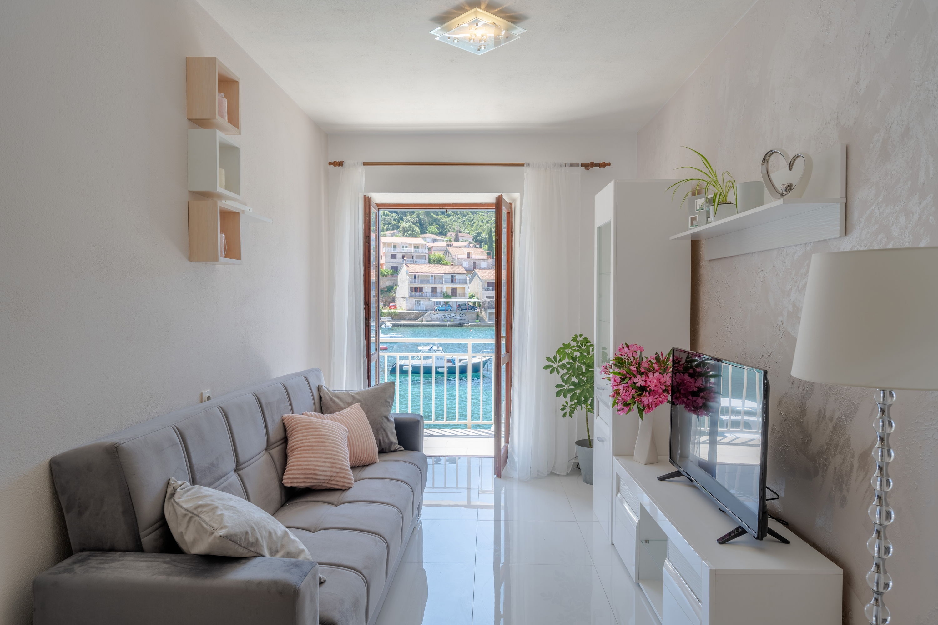 Two bedroom apartment with balcony and sea view Brna, Korčula (A-561-a)