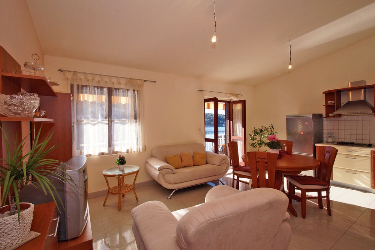 Two bedroom apartment with balcony and sea view Brna, Korčula (A-561-b)