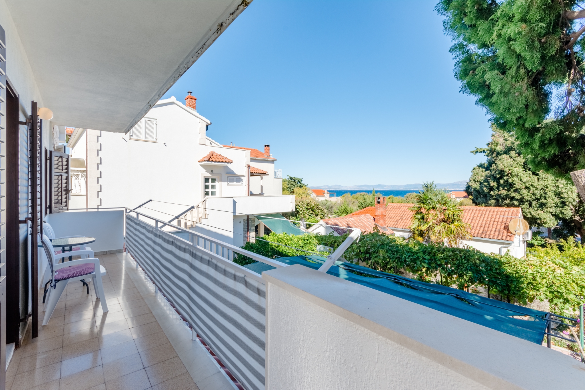 Three bedroom apartment with terrace and sea view Mirca, Brač  A-a