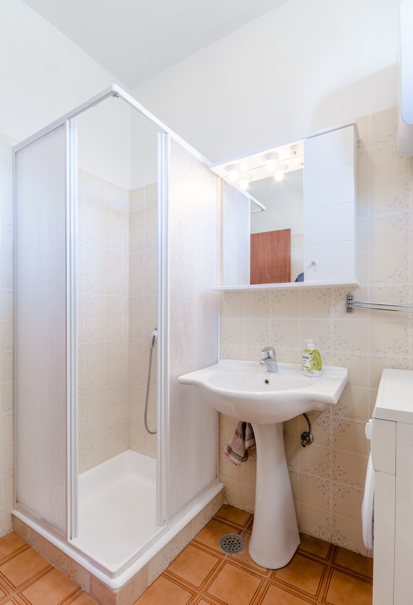 Three bedroom apartment with terrace and sea view Mirca, Brač  A-a