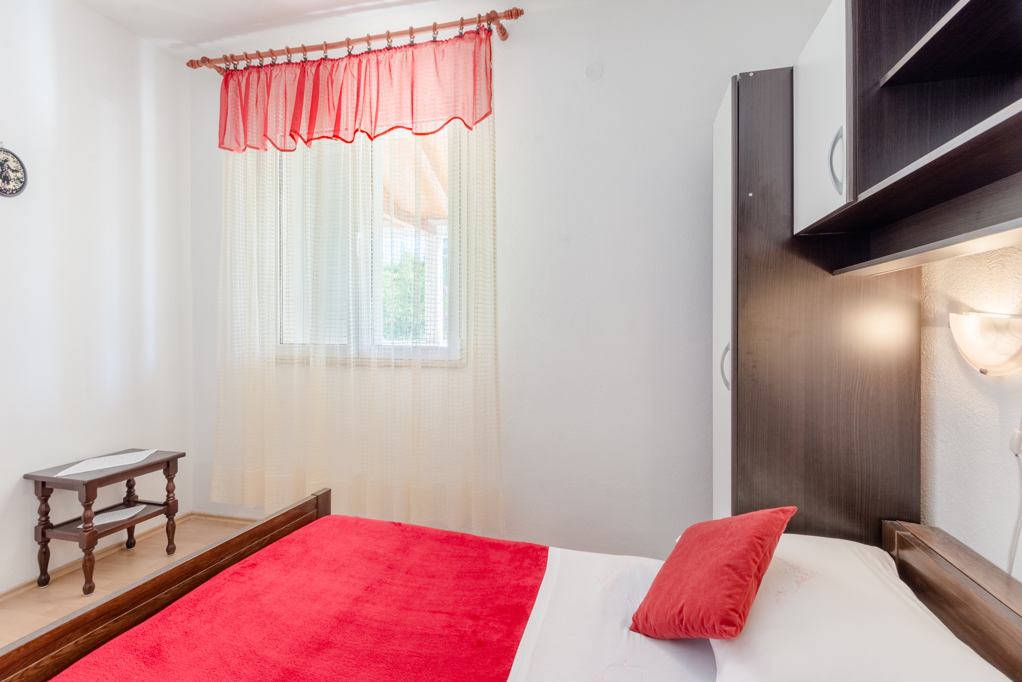 Three bedroom apartment with terrace and sea view Mirca, Brač  A-a