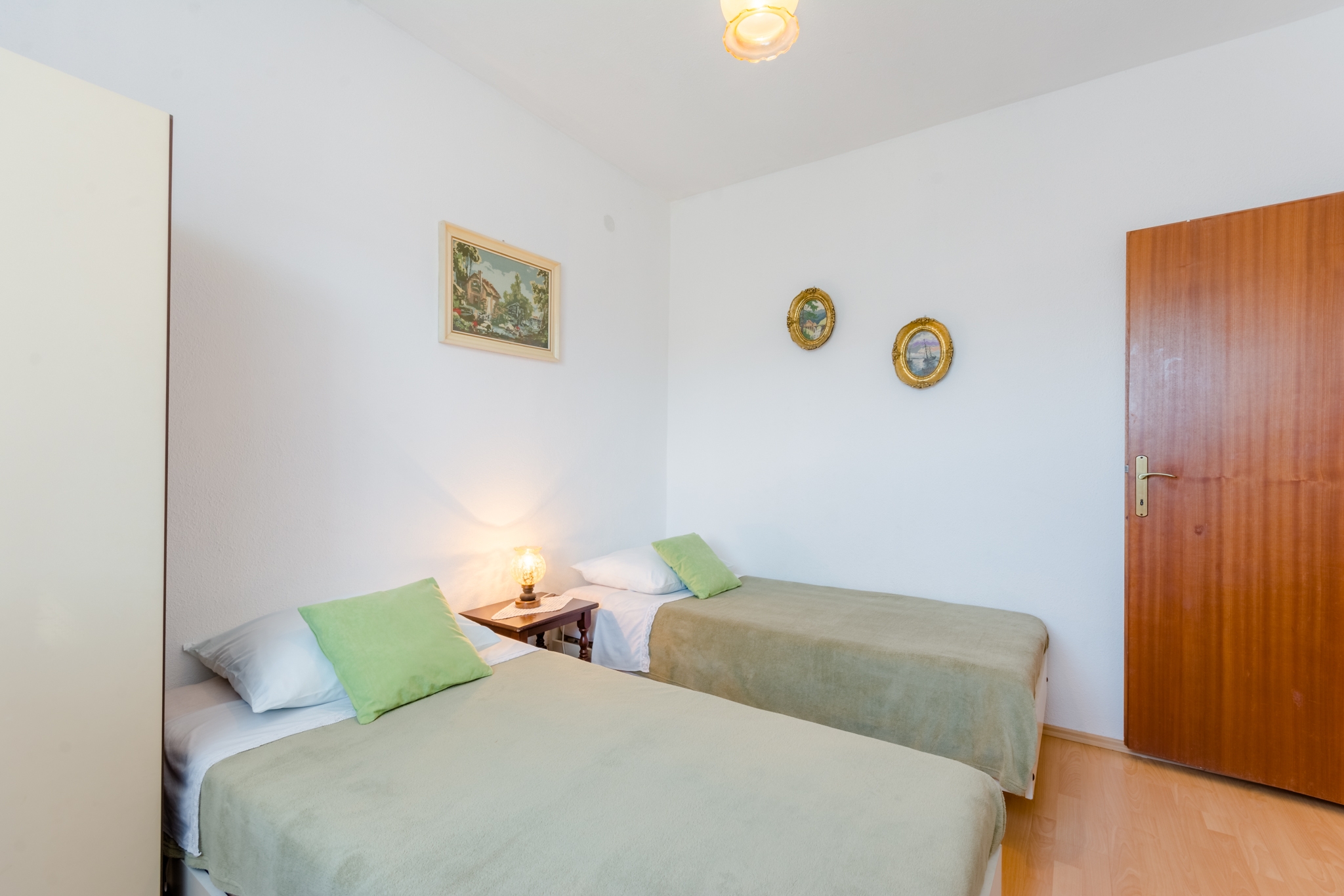Three bedroom apartment with terrace and sea view Mirca, Brač  A-a