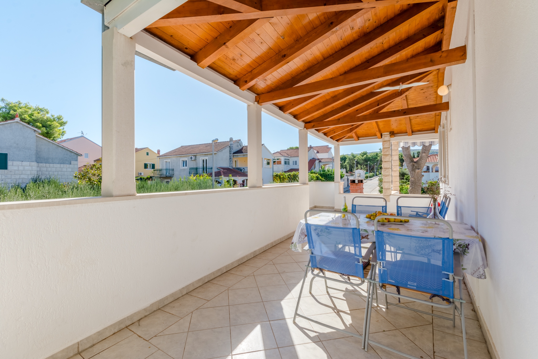 Trosobni apartman s terasom i pogledom na more Mirca, Brač  A-a