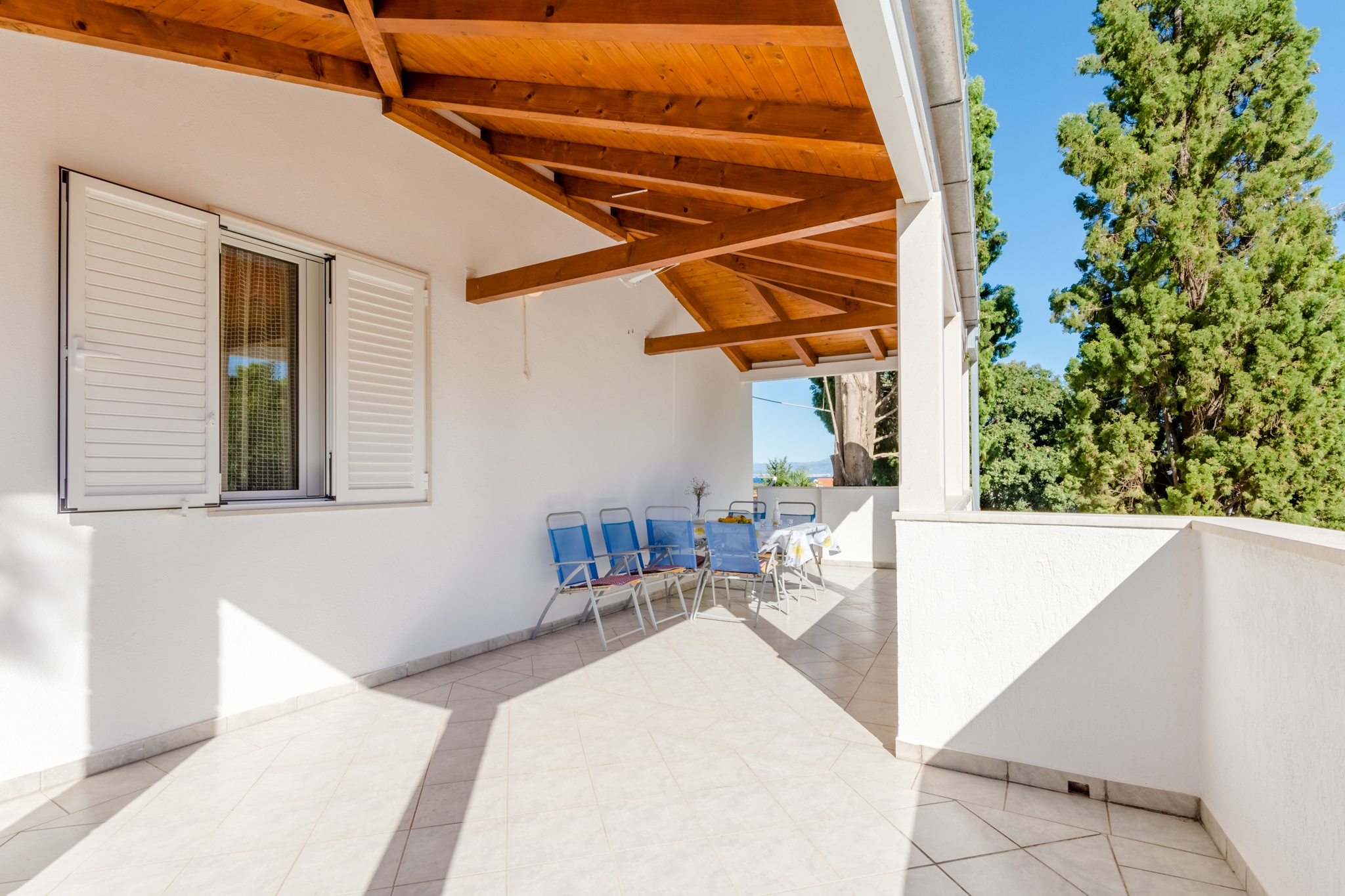 Three bedroom apartment with terrace and sea view Mirca, Brač  A-a