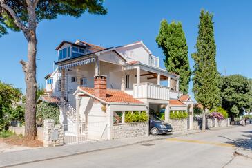 Mirca, Brač, Hébergement 5613 - Appartement à proximité de la mer avec une plage de galets.