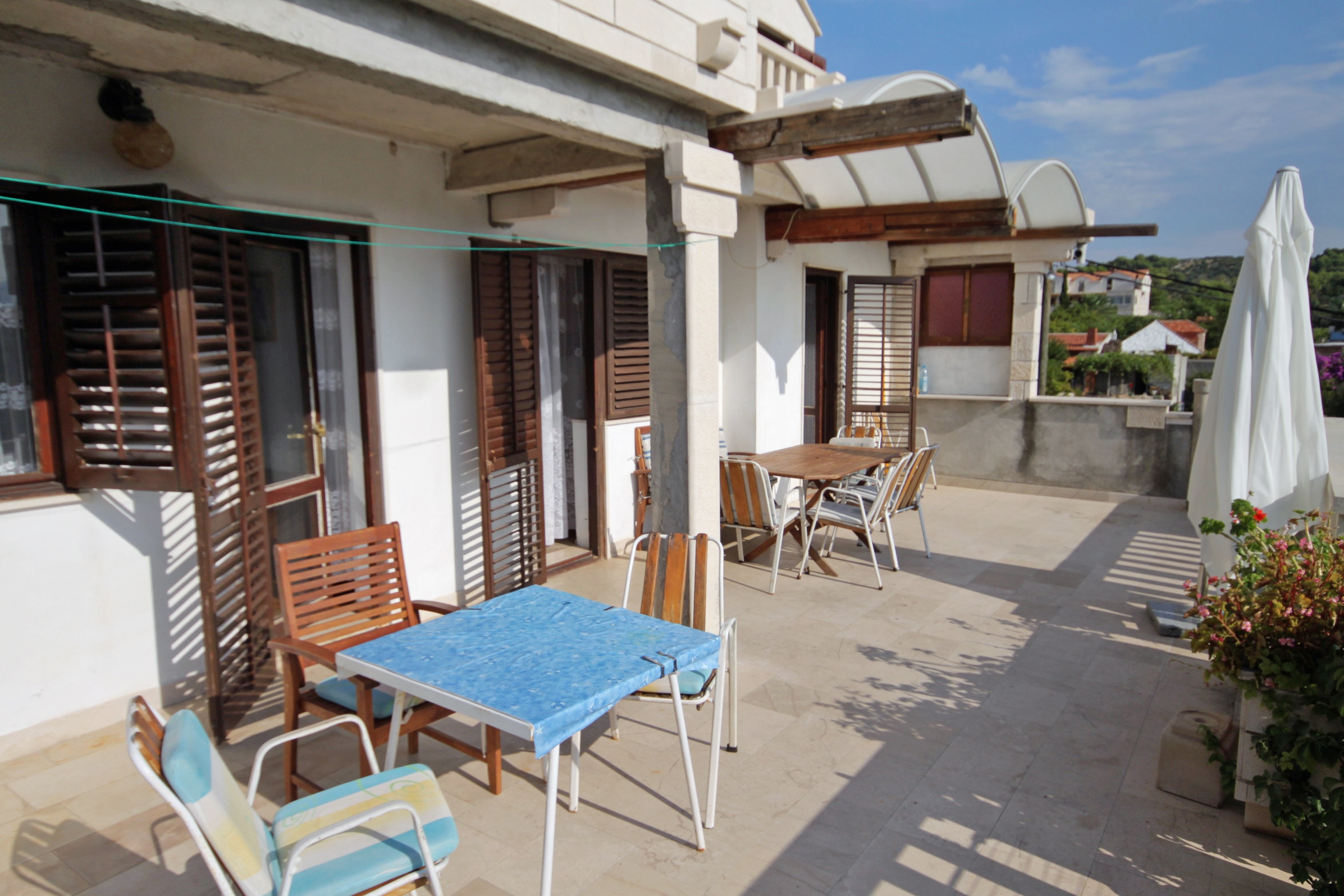 Three bedroom apartment with terrace and sea view Sumartin, Brač  A-a