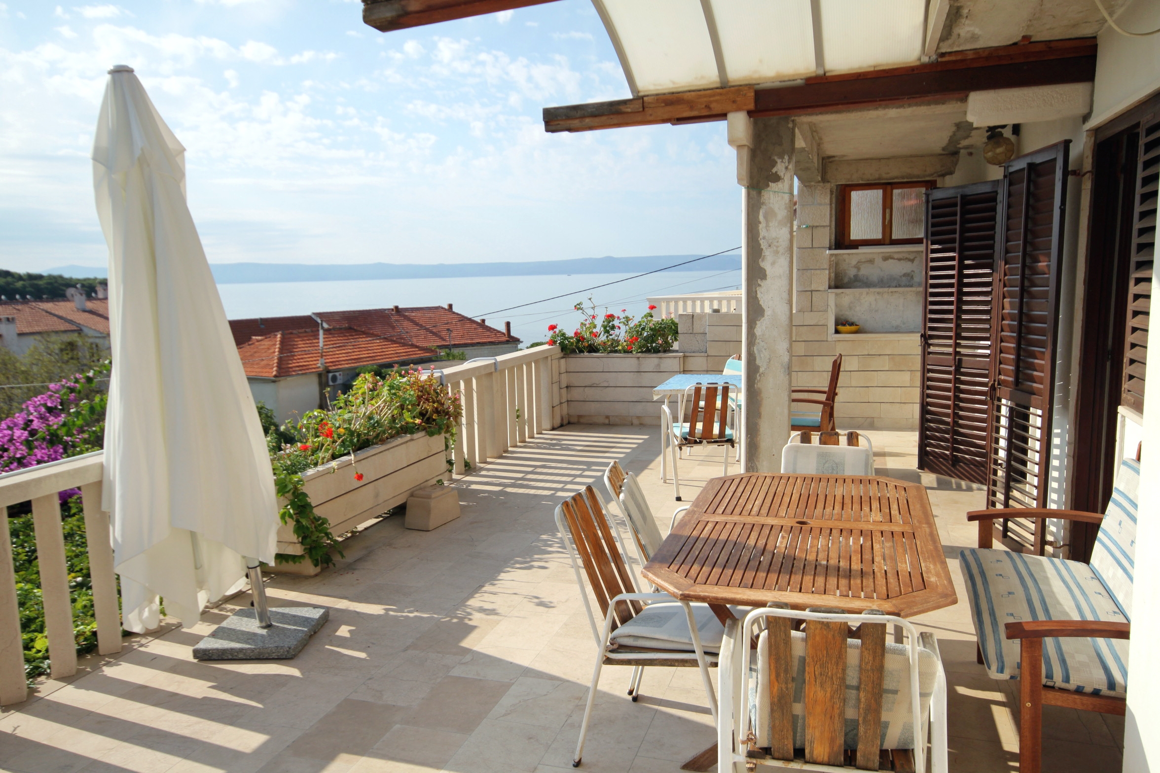 Three bedroom apartment with terrace and sea view Sumartin, Brač (A-5615-a) Three bedroom apartment with terrace and sea view Sumartin, Brač (A-5615-a)