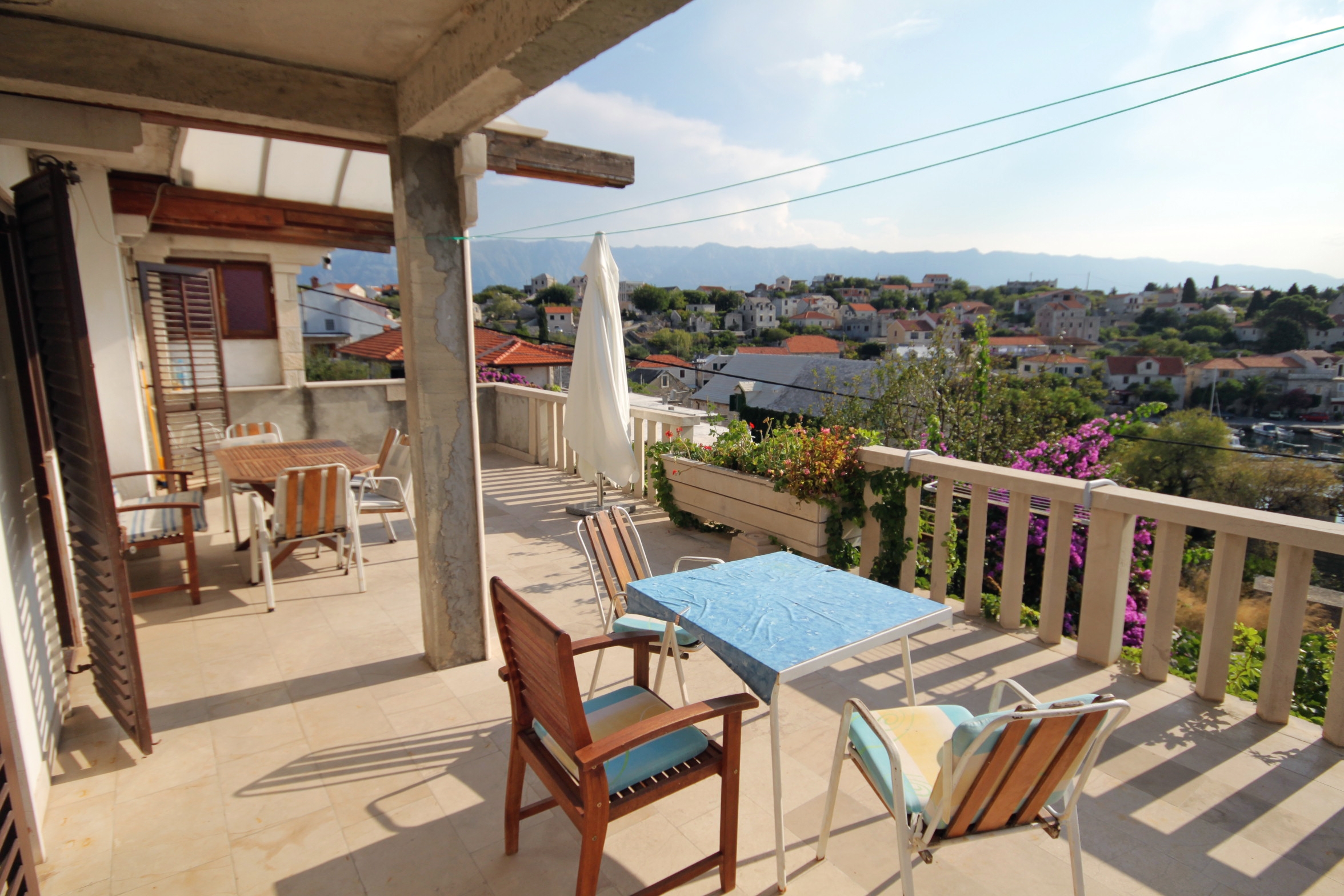 Three bedroom apartment with terrace and sea view Sumartin, Brač  A-a