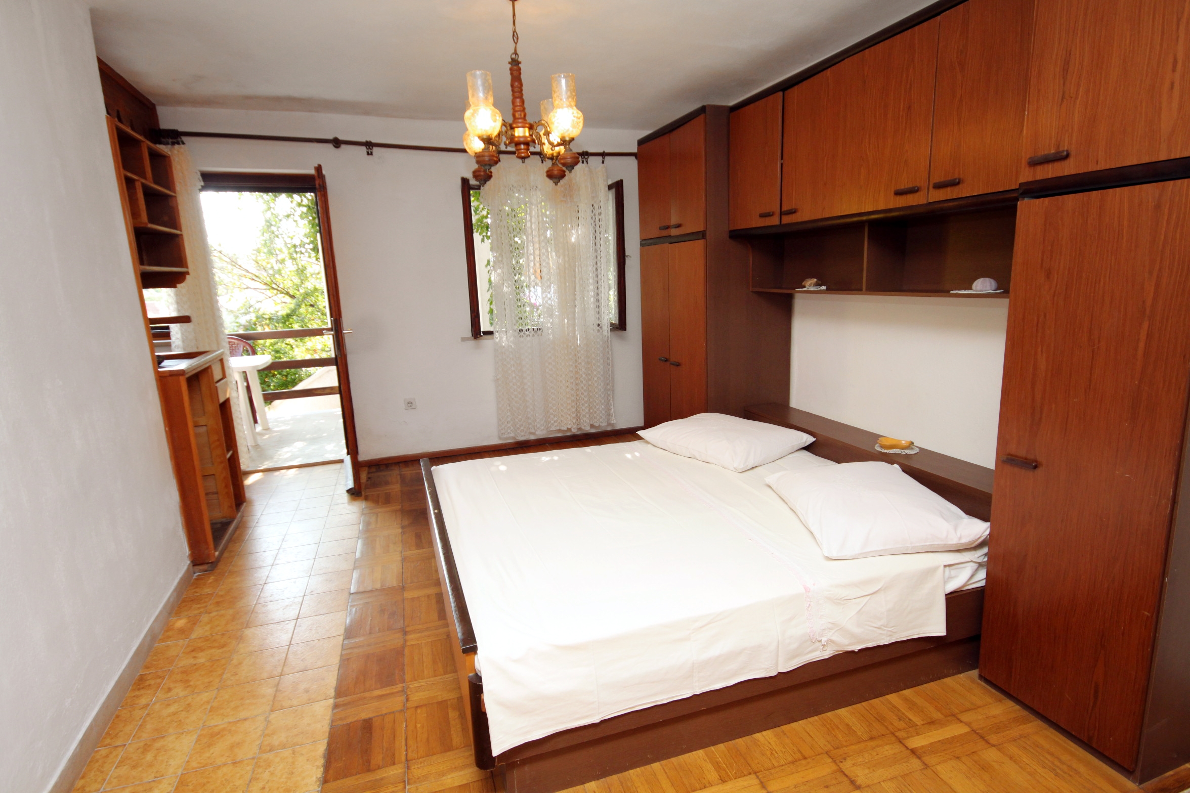 One bedroom apartment with terrace Sumartin, Brač  A-c