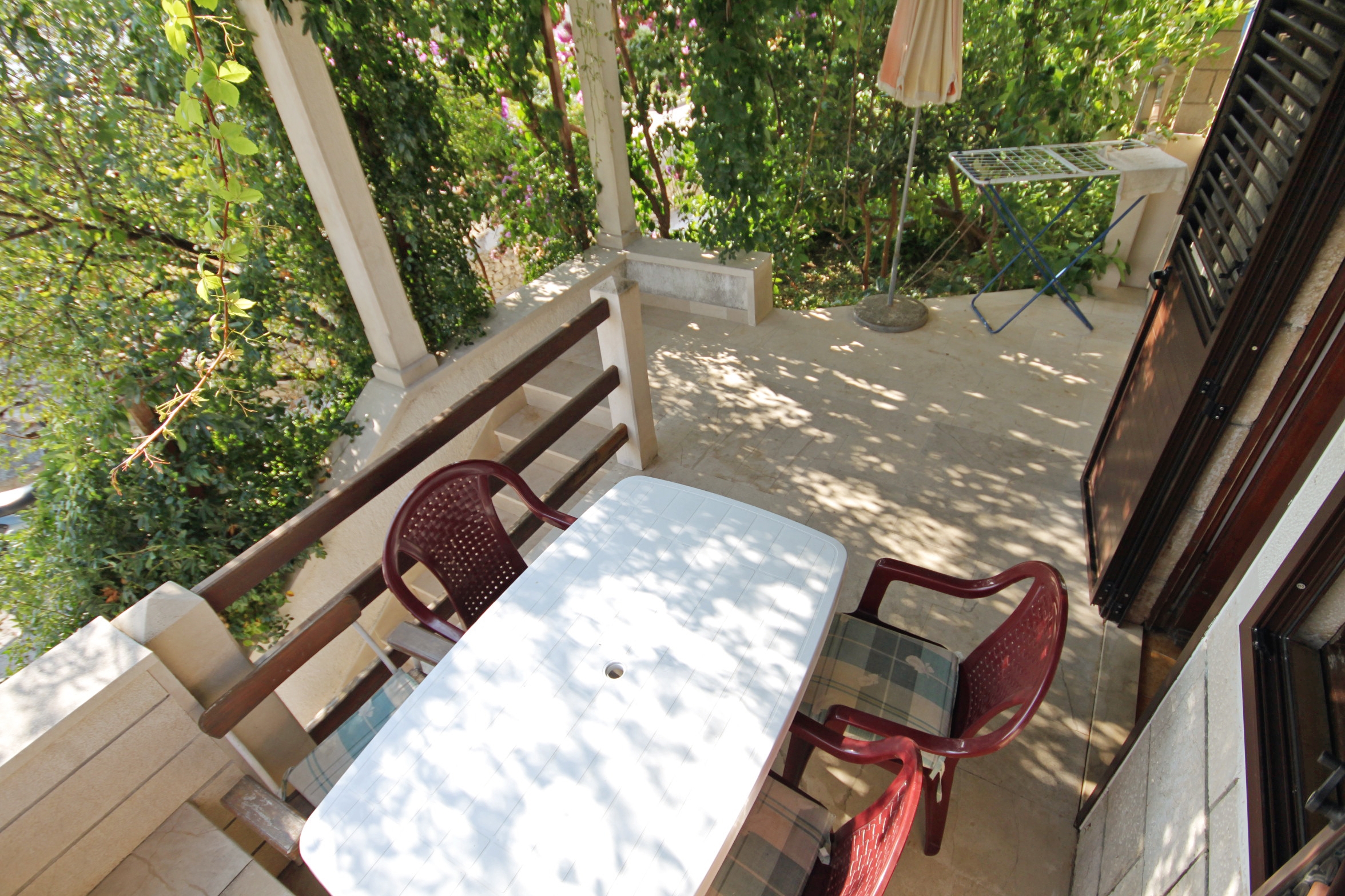 One bedroom apartment with terrace Sumartin, Brač  A-c