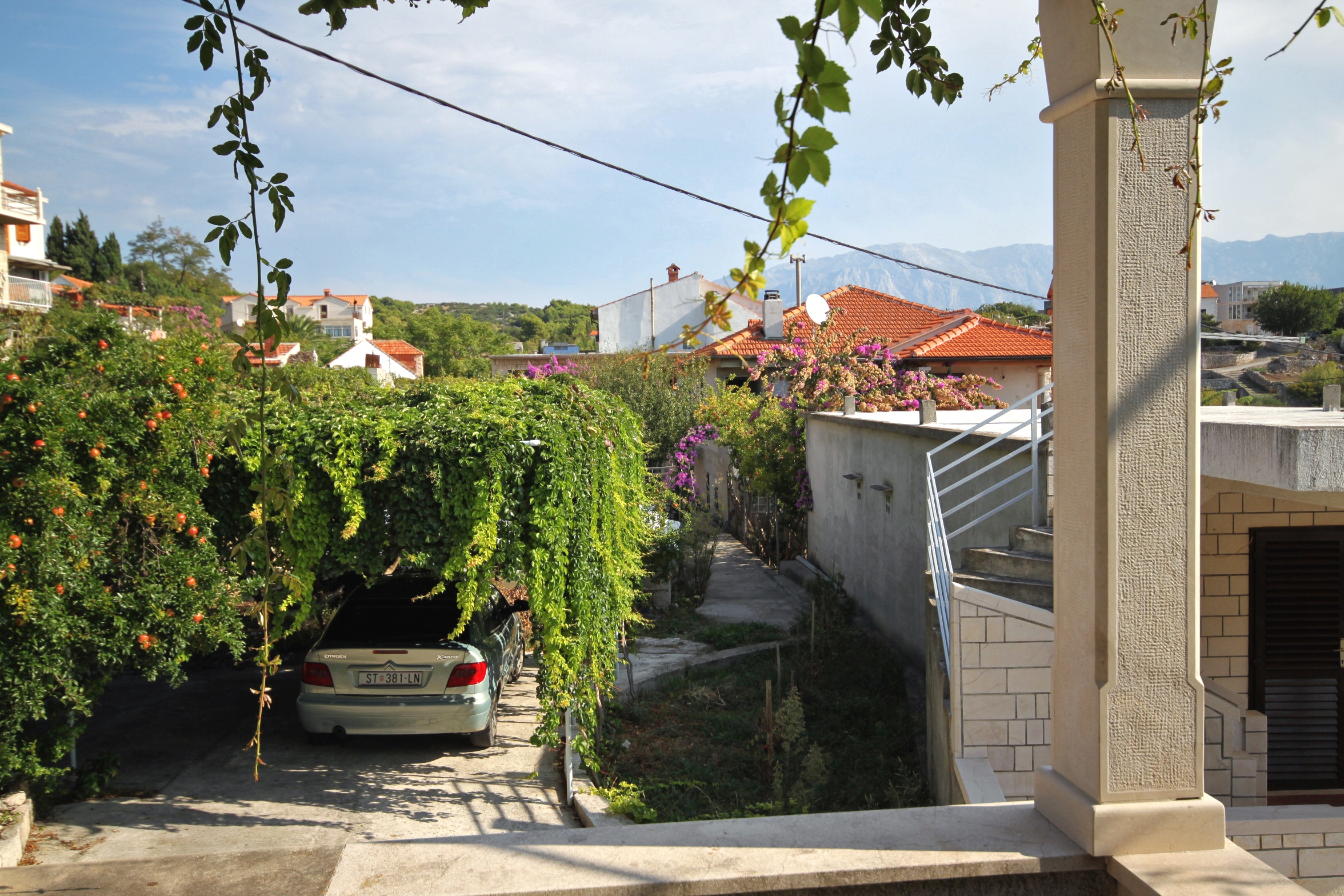 One bedroom apartment with terrace Sumartin, Brač  A-c