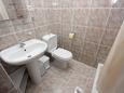 Koupelna Postira, Koupelna v ubytování typu apartment, domácí mazlíčci povoleni a WiFi.