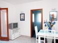 Jídelna Postira, Jídelna v ubytování typu apartment, s klimatizací, domácí mazlíčci povoleni a WiFi.